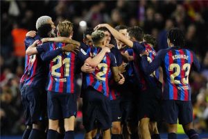 تشكيل برشلونة أمام أتلتيكو مدريد في الدوري الإسباني.. عودة دي يونج وثلاثي هجومي