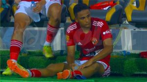 فيديو | معتز محمد يغادر مباراة الأهلي والمصري مصابًا