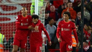 فان دايك: أنا ومحمد صلاح سنساعد أرنولد على تحمل مسؤولية قيادة ليفربول